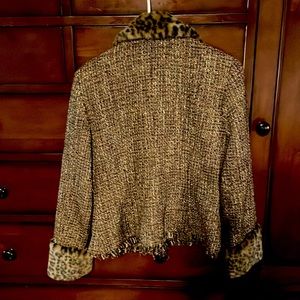 Woman’s medium dress or dress with jeans Jacket/ vintage look.